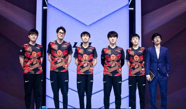 年轻骑士的 年轻骑士的